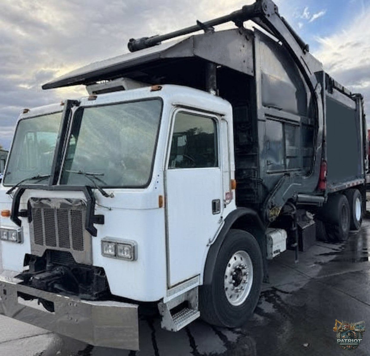 2012 Peterbilt 320 Frontloader Garbage Truck