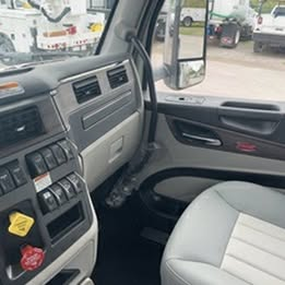 2025 Peterbilt 567 Rolloff