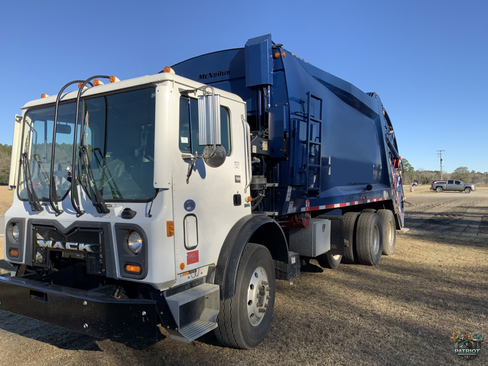 2023 Mack 28Yd McNeilus Rear Loader (RL) body Truck